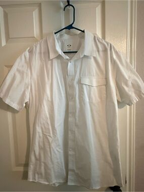 Oakley Men’s White Short-Sleeve Button-Down Shirt with Chest Pocket